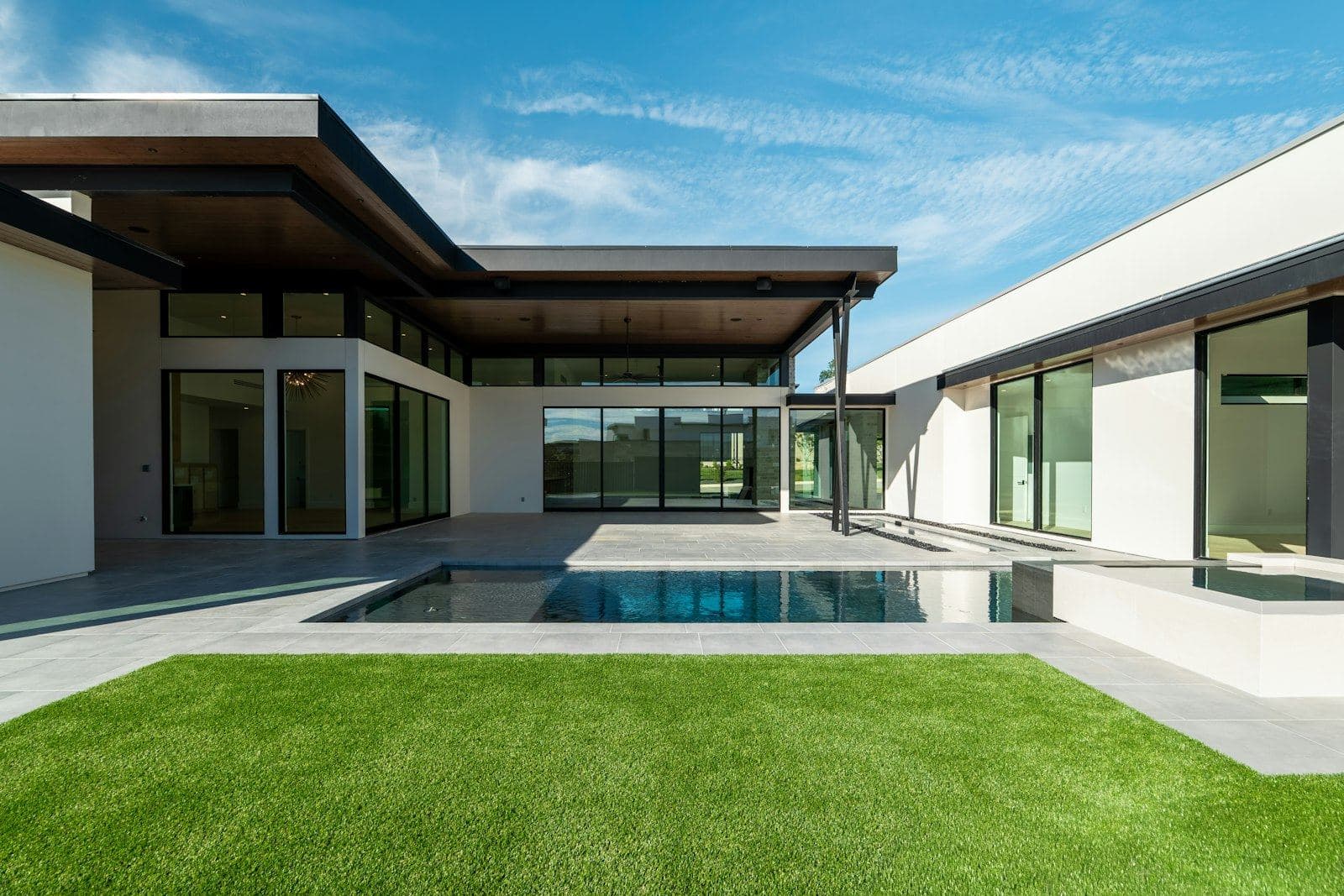 Oasis gallery — image 1